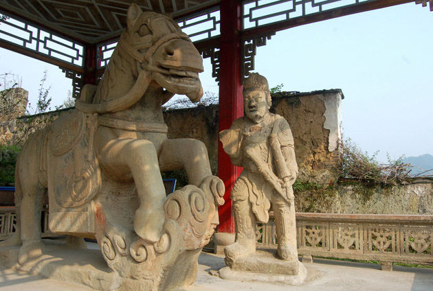 咸丰土司城雕像